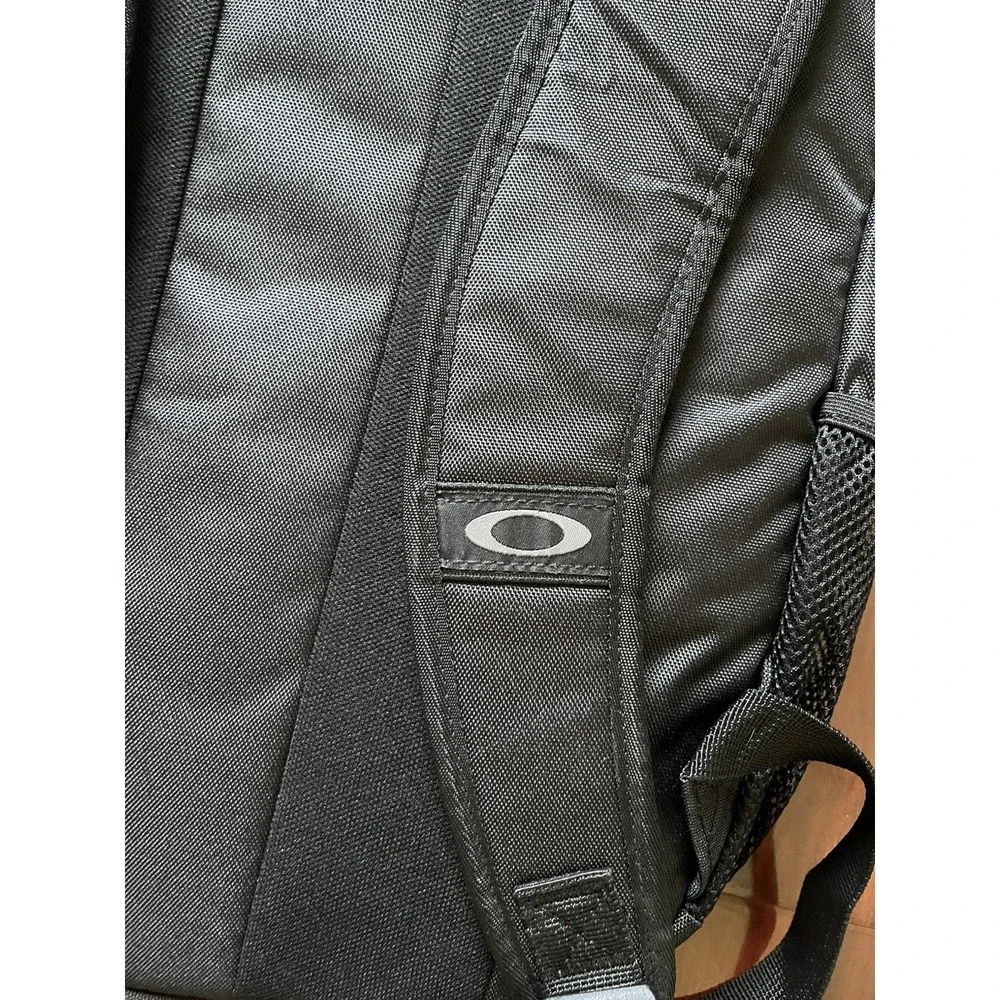Oakley Enduro 3.0 20L Men's Backpack Blackout Black  BRAND NEW W/ TAGS